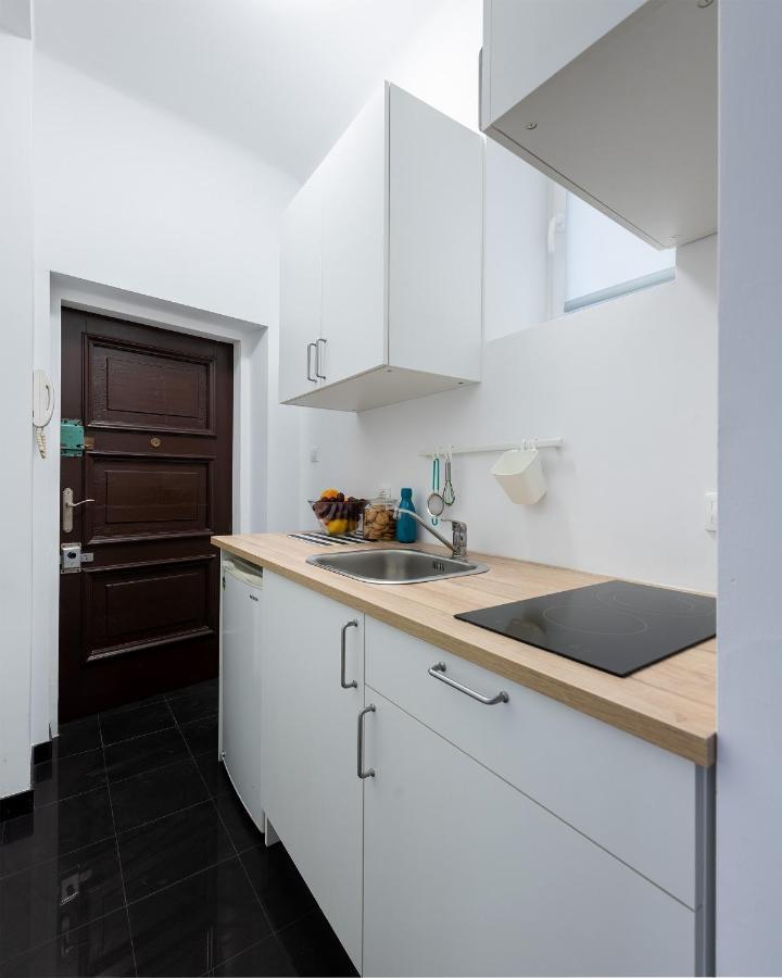 Krakowskie Przedmiescie 63: Private In Old Town Apartment Warsaw