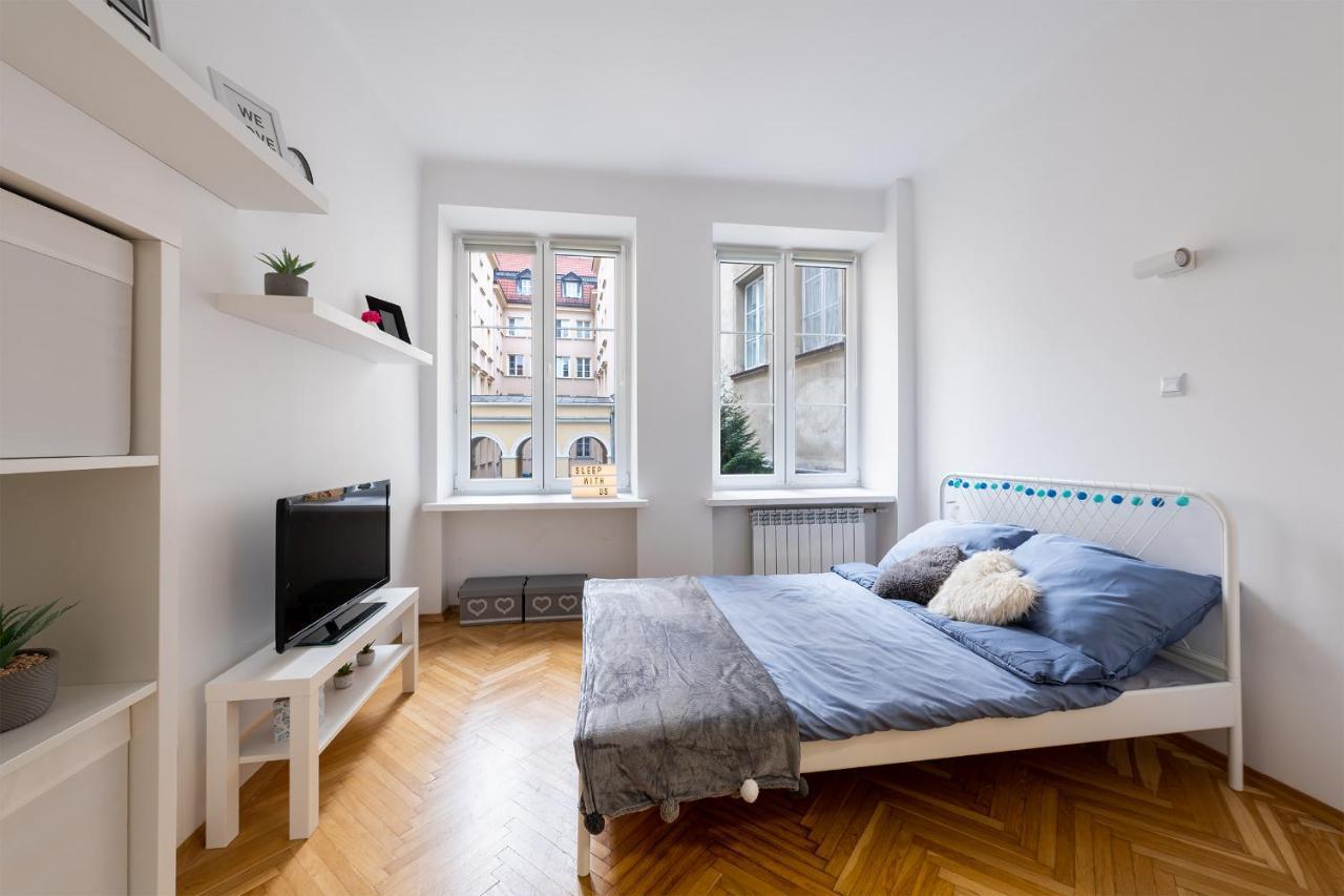 Apartment Krakowskie Przedmiescie 63: Private In Old Town
