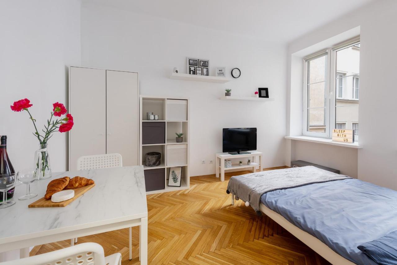 Krakowskie Przedmiescie 63: Private In Old Town Apartment *