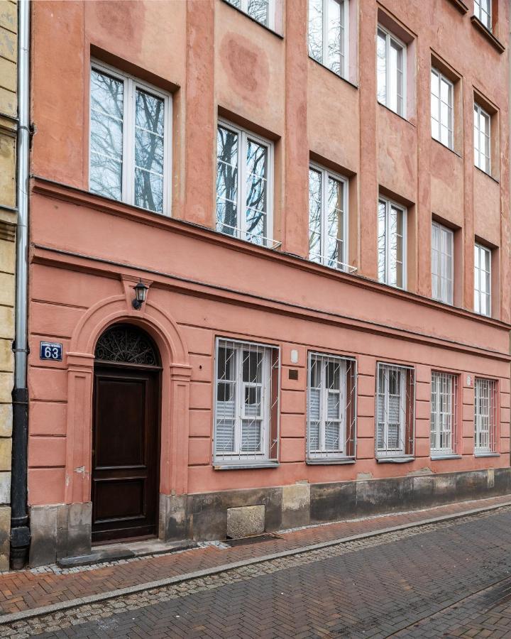 Krakowskie Przedmiescie 63: Private In Old Town Warsaw